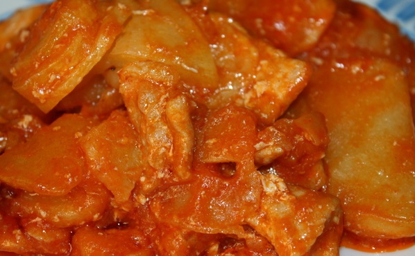 Patatas con tomate
